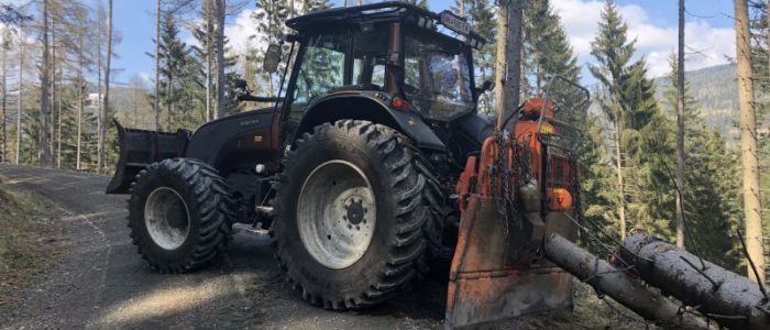 Valtra T151 mit Tiger Seilwinde